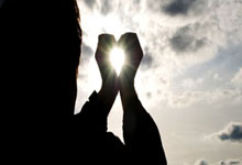 Spears:布朗斋月禁食14小时后 塔图姆在更衣室请全队吃炸鸡.